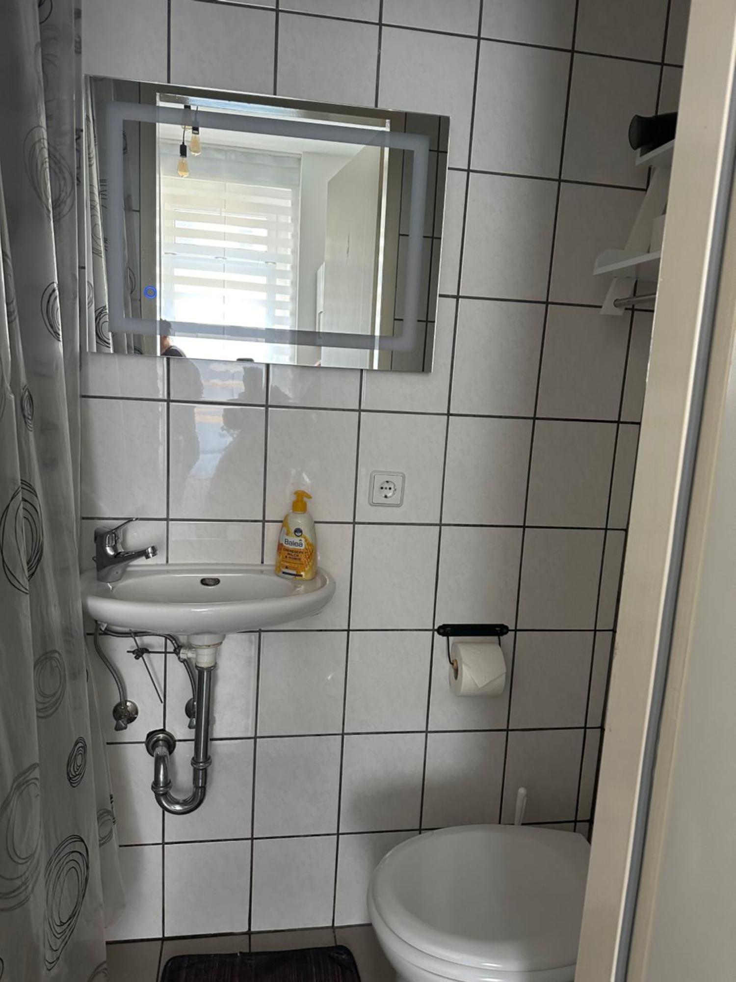 Helles Apartment Am Elberadweg Magdeburg Bagian luar foto